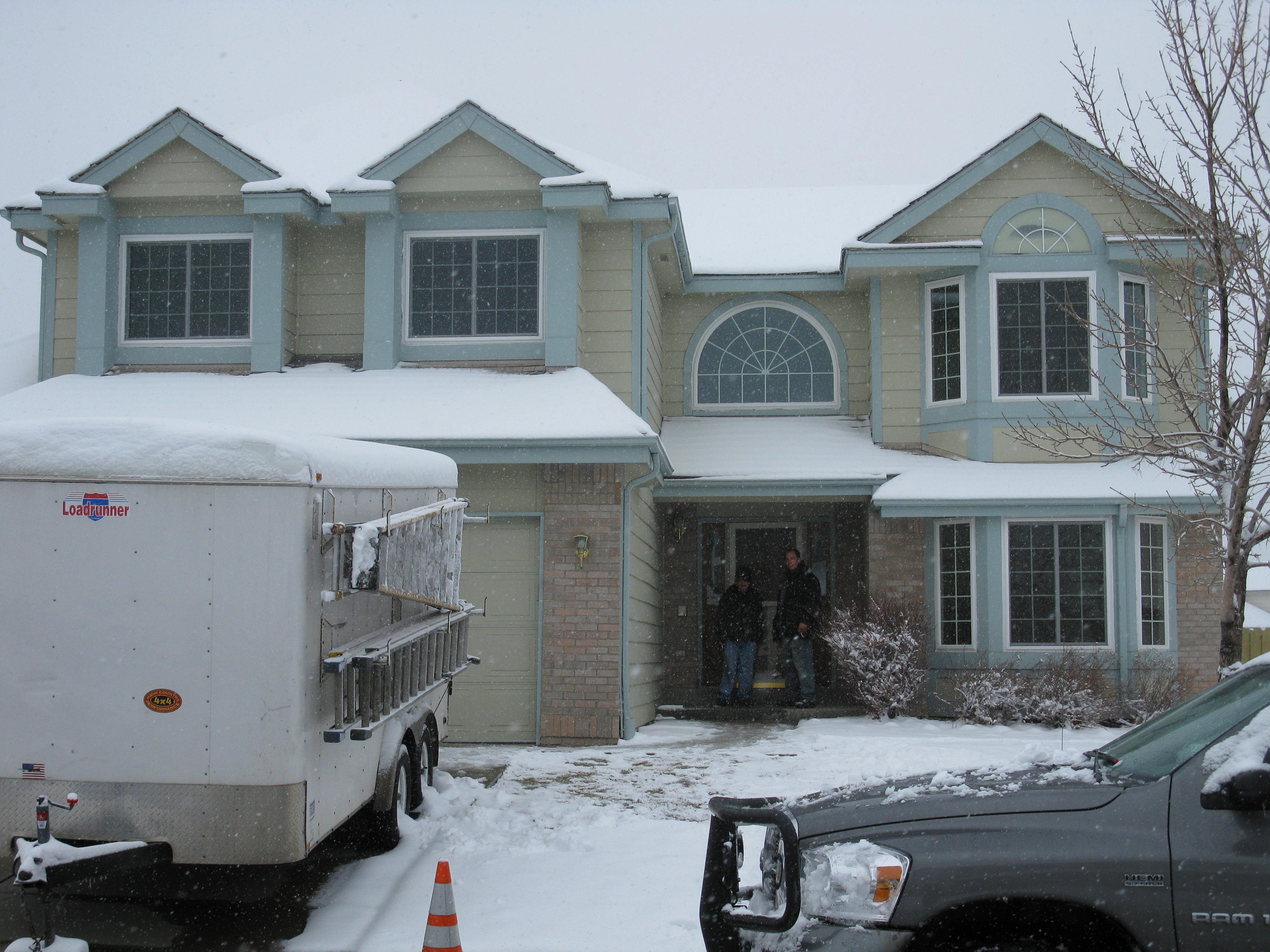 Yes All Pro Windows works all year round. In the winter months we remove and replace 1 window at a time keeping you and your home warm