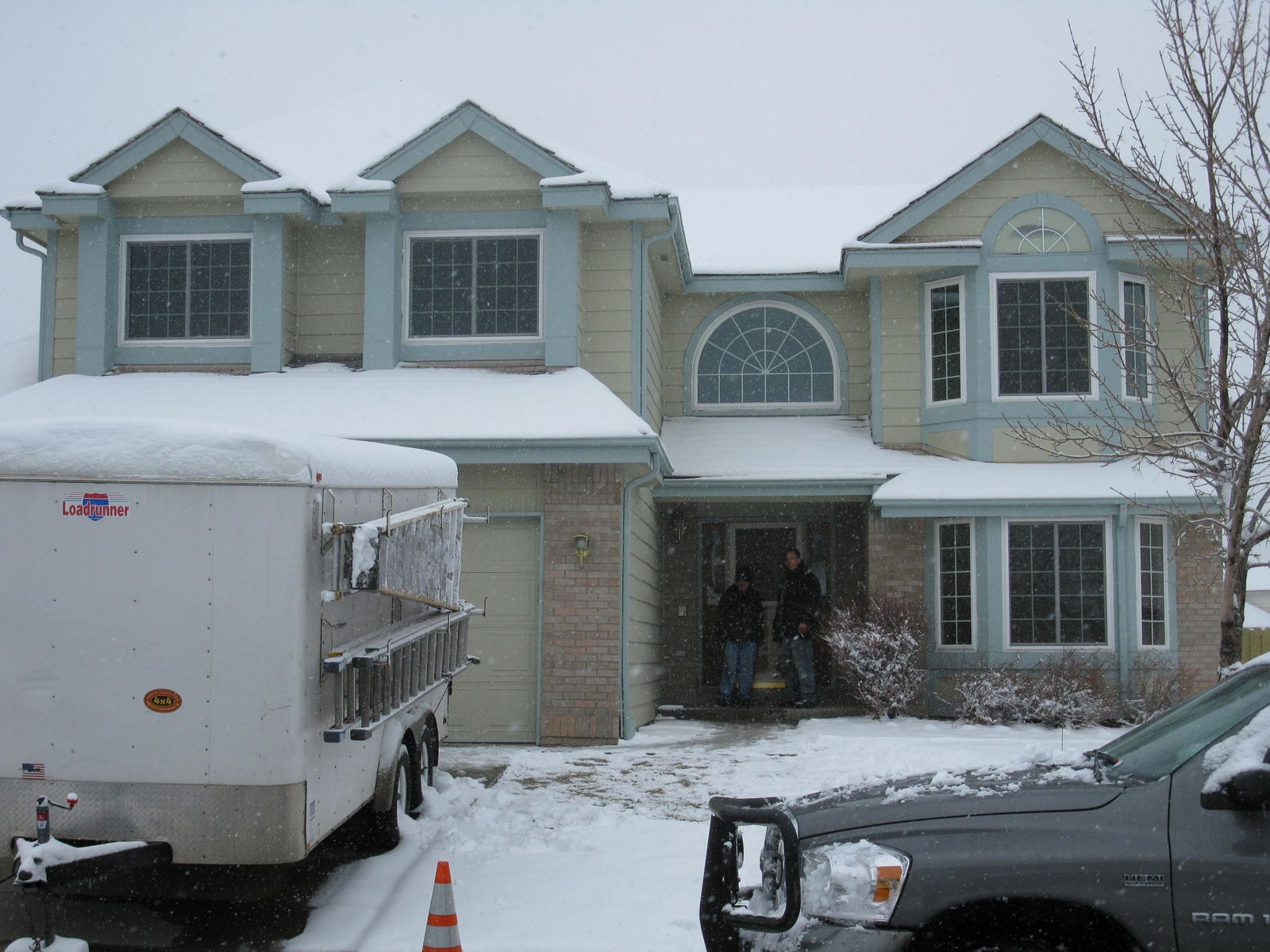 Yes All Pro Windows works all year round. In the winter months we remove and replace 1 window at a time keeping you and your home warm